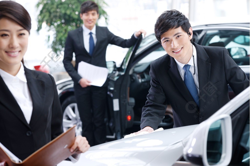 免費下載手繪卡通戴口罩金牌汽車銷售員PSD模板 2000像素高清編號360